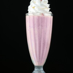 Strawberry Milkshake สตรอว์เบอร์รี่ มิลค์เชค