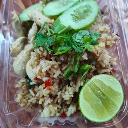 ข้าวคลุกกะเพราไก่