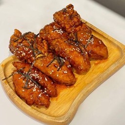 ชุดปีกบน+ไก่ไม่มีกระดูก คลุกซอส