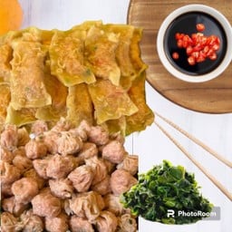 ขนมจีบต้ม เฮียหมี (เจ้าเดียวกับตลาด หัวมุม รถไฟ คลองถม)