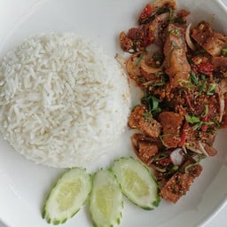 ข้าวยำแซ่บหมูกรอบ