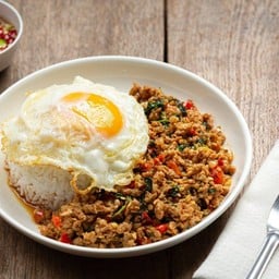 [อร่อยซ่ากับโค้ก] ข้าวกระเพราหมูสับ (ไม่มีไข่ดาว) +  โค้ก 330ml