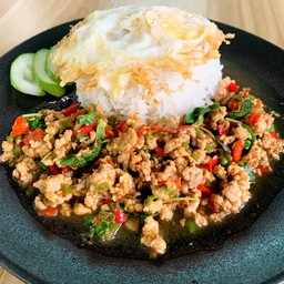 ข้าวราดผัดกะเพราหมูสับ