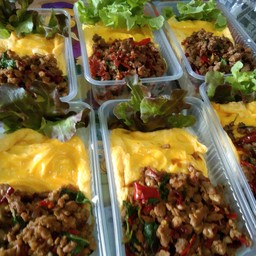 ข้าวกระเพราหมูสับพริกแห้ง + ไข่ข้น