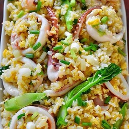 ข้าวผัดปลาหมึก