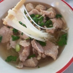 เส้นเล็กหมูสดน้ำใส