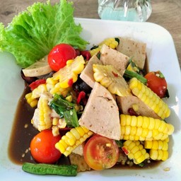 ตำข้าวโพดหมูยอ