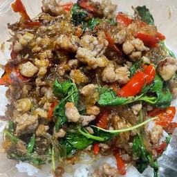 กระเพราหมูสับ วุ้นเส้น