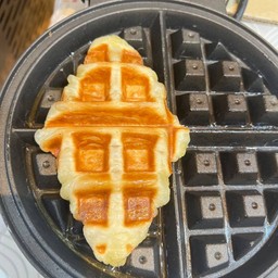 ครอฟเฟิล เนยฝรั่งเศส (ชิ้นใหญ่ 60 กรัม)