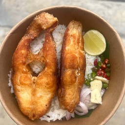 ข้าวปลาทับทิมทอดแดดเดียว Byน้องเป็นต่อ