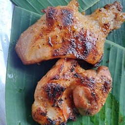 น้องใหม่ส้มตำไก่ย่าง