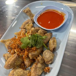 ใส้อ่อนทอดกระเทียม