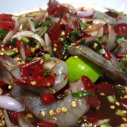 ยำนัวกุ้งสดไข่แดง