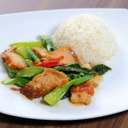 คะน้าสามชั้น ราดข้าว