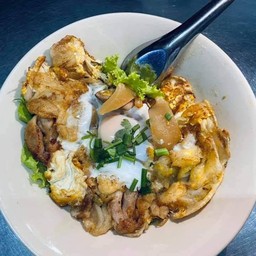 ก๊วยเตี๋ยวคั่วไก่ไข่อบ