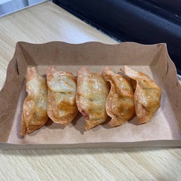 เกี๊ยวซ่าทอดกรอบ ไส้หมู 5 ชิ้น