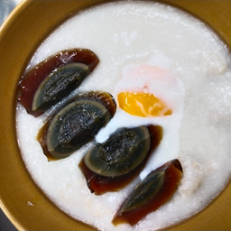 โจ๊กใส่ไข่+ไข่เยี่ยวม้า