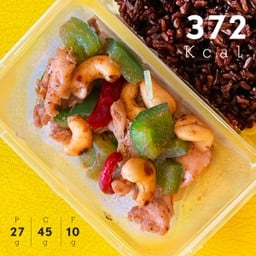 อกไก่นุ่มผัดเม็ดมะม่วงฯ (372 Kcal)