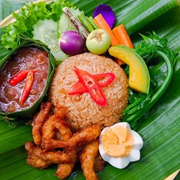 ข้าวผัดน้ำพริก หมูทอด