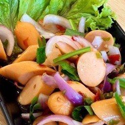 ยำไส้กรอก