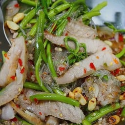 ยำเส้นแก้วคอหมูย่าง