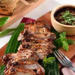 คอหมูย่างน้ำจิ้มแจ่ว