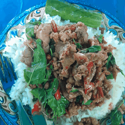 ข้าวกะเพราเนื้อ
