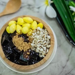ชิงชิง ขนมหวานไทย-จีน เยื้องข้ามวิทยาลัยพยาบาล
