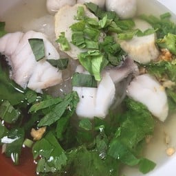 ก๋วยเตี๋ยวปลา(เนื้อปลา+เครื่องปลา)