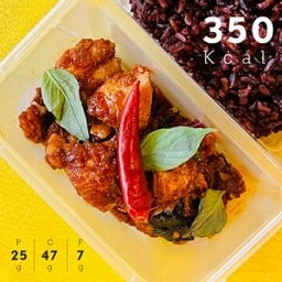อกไก่นุ่มผัดน้ำพริกเผา (350 Kcal)