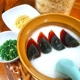 โจ๊กพิเศษไข่เยี่ยวม้า