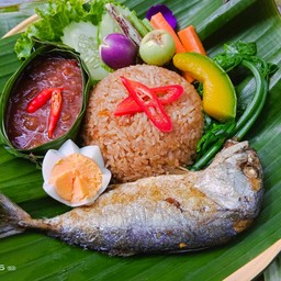 ข้าวผัดน้ำพริก ปลาทู