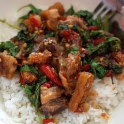 ข้าวกะเพราหมูกรอบ