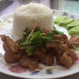 ข้าวหมูกระเทียม