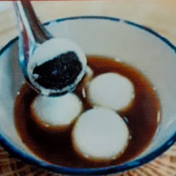 บัวลอยงาดำน้ำขิงต้มสด