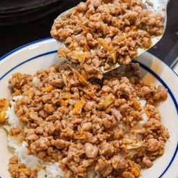 หมูสับผัดกระเทียมราดขาว