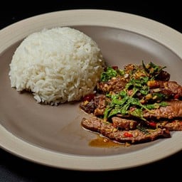 ข้าวกะเพราเนื้อเซอร์ลอยน์ย่าง