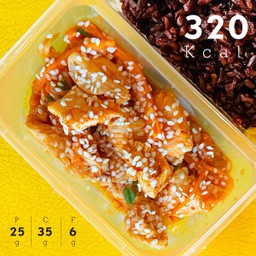 อกไก่นุ่มผัดกิมจิ (320 Kcal)