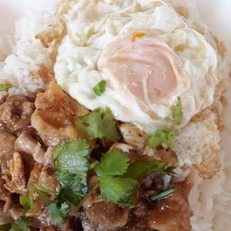 ข้าวราดทอดกระเทียม
