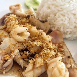 ปลาหมึกทอดกระเทียม