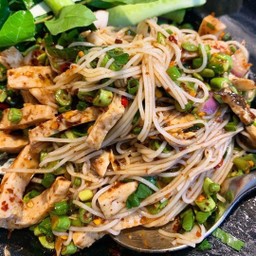 ข้าวไข่-ยำยำ