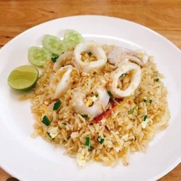 ข้าวผัดปลาหมึก