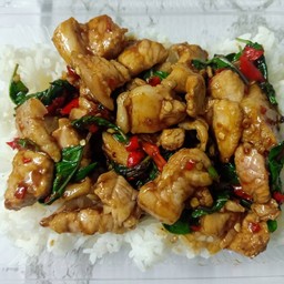 ข้าวกะเพราหมูสามชั้น