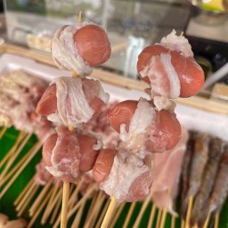 ไส้กรอกแดงพันสามชั้นสไลด์