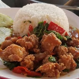 ข้าวกระเพราเอ็นไก่ทอด