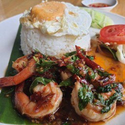 กะเพากุ้งราดข้าว