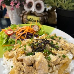โอยากะด้ง ข้าวหน้าไก่และไข่