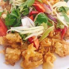ยำเอ็นข้อไก่ทอด Chicken tendon salad