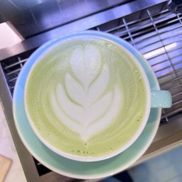 ชาเขียวนมสดร้อน