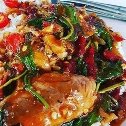 ข้าวกระเพราปลากระป๋อง